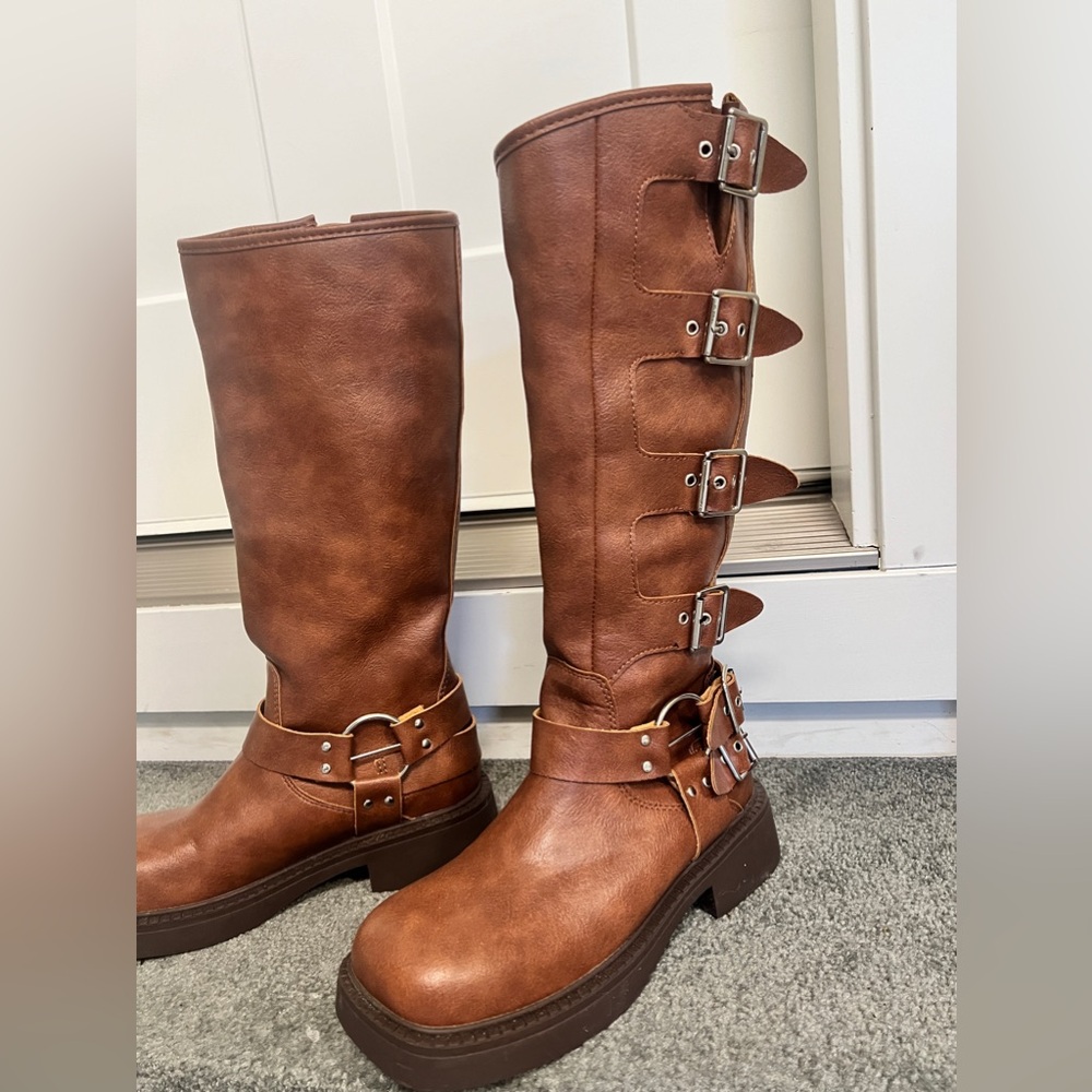 For Sale: Brand New Brown Buckle Boots (EU 38 / US 7)